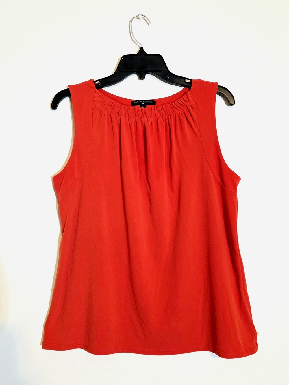 Banana Republic Tomato Red Pleated Shell Top M Sleeveless Quiet Luxury Summer